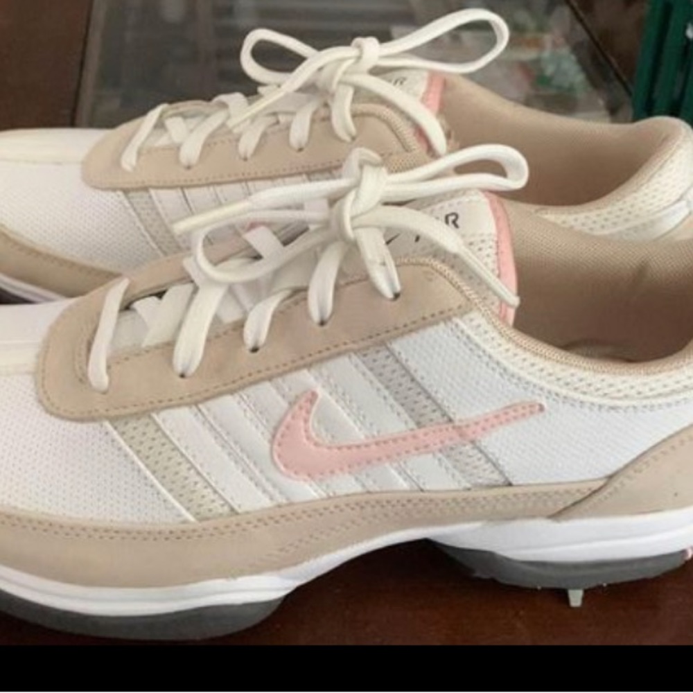 Nike women’s golf shoes size 6.5